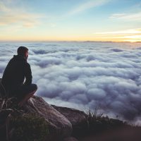 Blick über die Wolkendecke als klare Vision in der Ferne